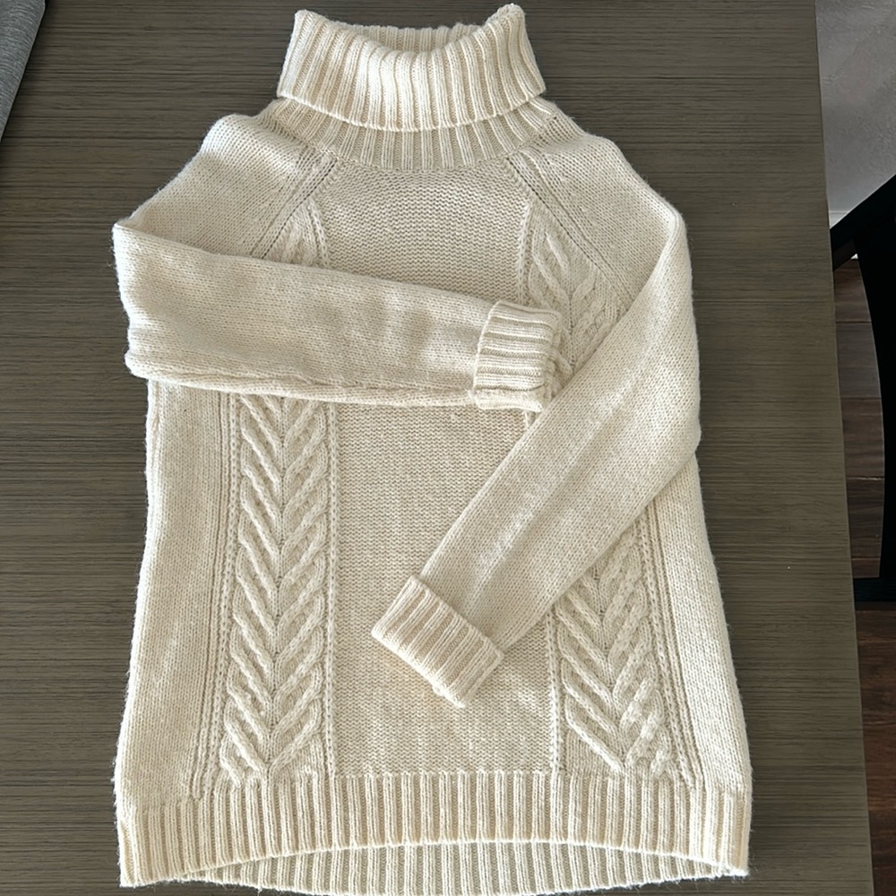 American Eagle Knit Off white Sweater